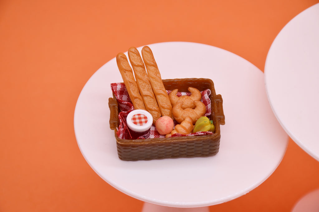 D072 Mini Bread Basket Food Miniature 1/12 Scale For Dollhouse Diorama