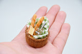 D075 Mini Bread Basket Food Miniature 1/12 Scale For Dollhouse Diorama Miniature Display