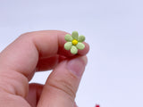 D007 Little Cute Daisy Flower 1:12  Miniature Dollhouse Diorama Display