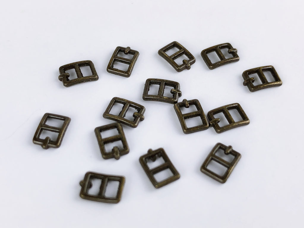 Tiny buckles deals